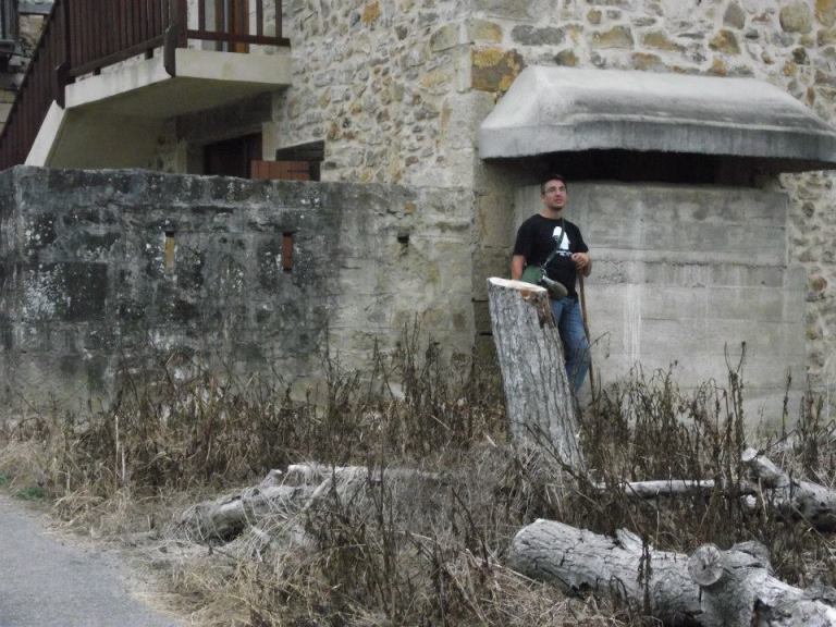 196696_3108293925070_370933657_n