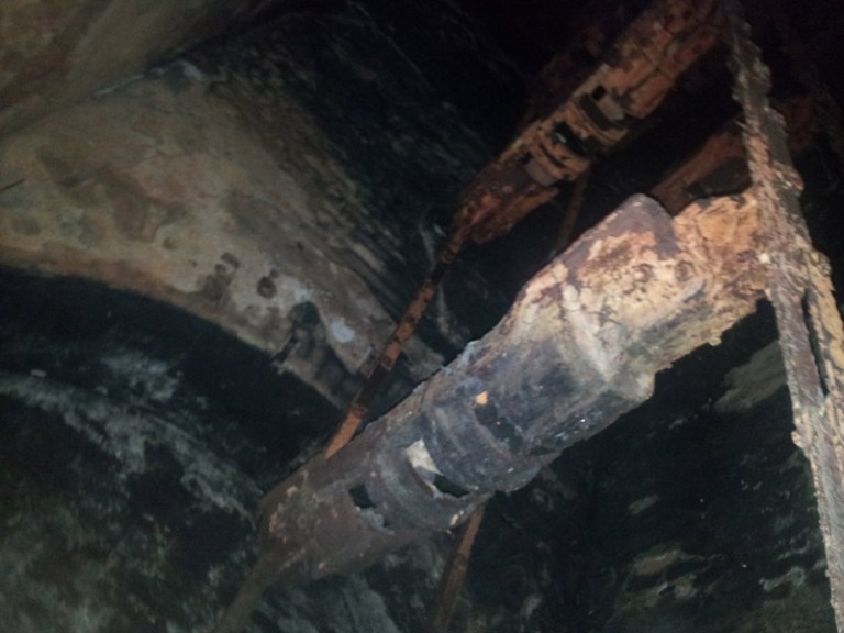 Aquest ascencor espera que algú el tracti com patrimoni, que es en que s'ha convertit.