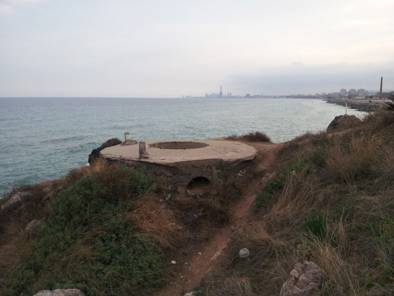 Veiem l'accés, peró no la coberta, perduda amb el temps.