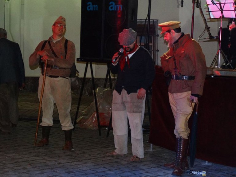 Esperant el moment de presentar l'uniforme del Regiment Pirinenc.