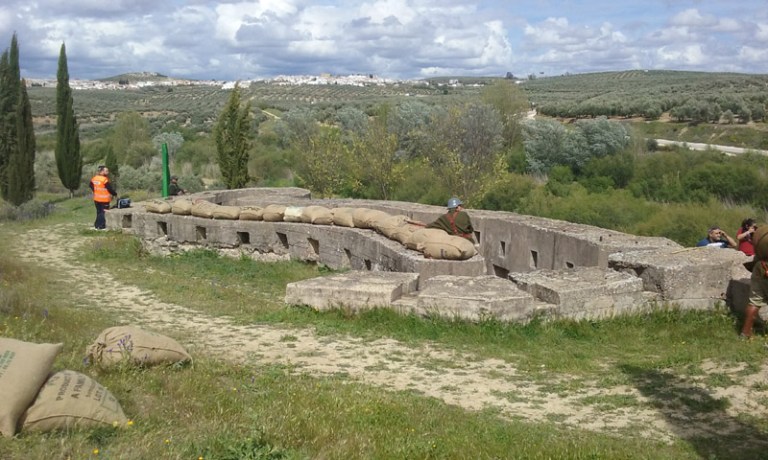 Espectacular fortificació que vigila l'Arroyo Salado.